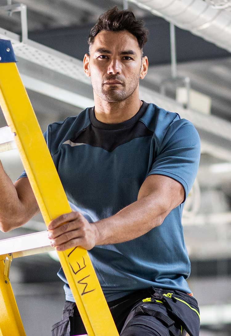 Model Wearing DX4 Hi-Vis T-Shirt S/S DX411 in Metro Blue